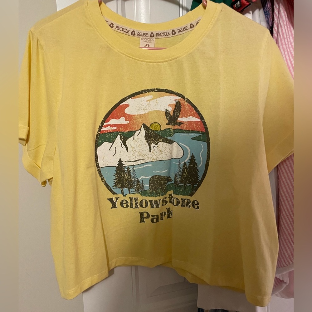 Yellowstone Park cropped tee